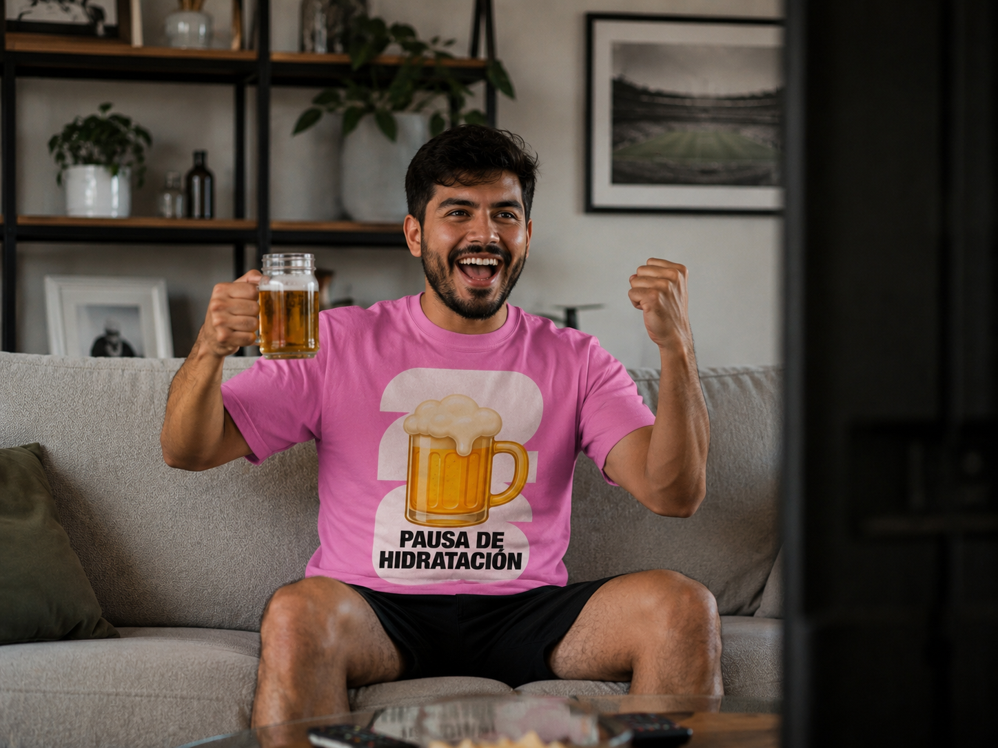 'Pausa de Hidratación' Funny Latino Beer T-Shirt | Unisex Graphic Tee